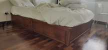 Cama em pinho mel