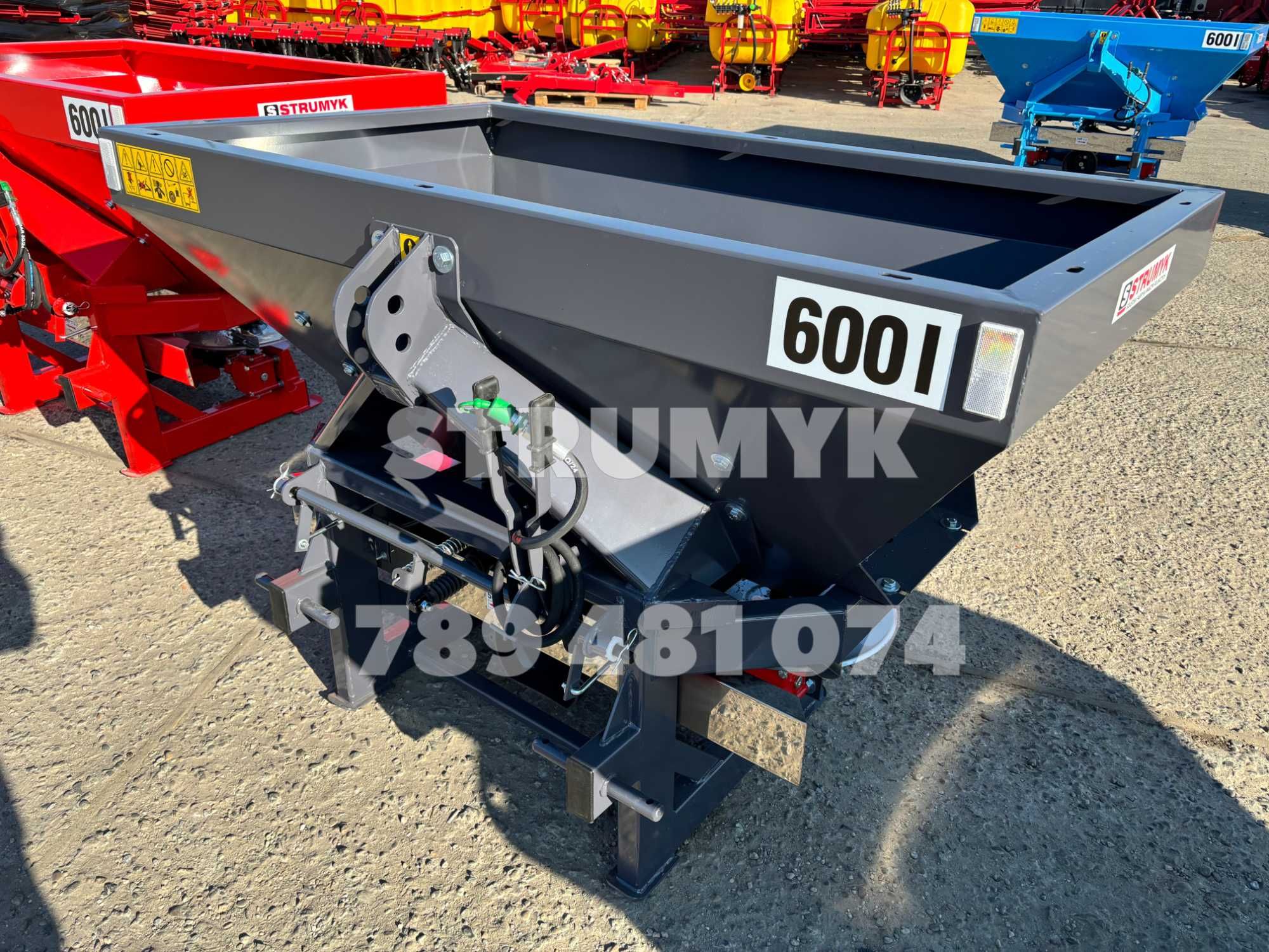 rozsiewacz do nawozu dwutalerzowy Strumyk plandeka/kratka 400l -1600l