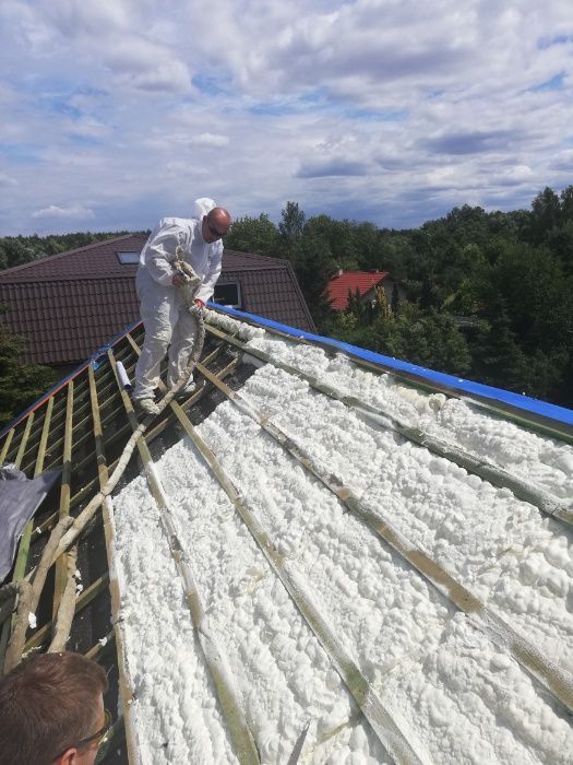 Ocieplanie pianką PUR, ocieplenie pianą PUR, izolacja dachu poddasza