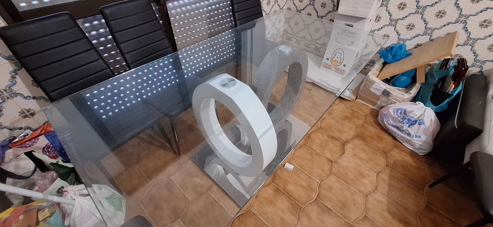 Conjunto mesa e cadeiras