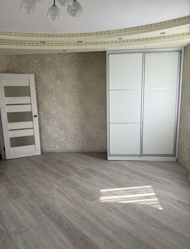 Продам 1 кім кв Тополь-3