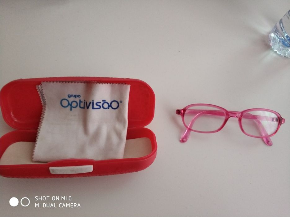 Óculos com lentes com graduação de 0,5. novos