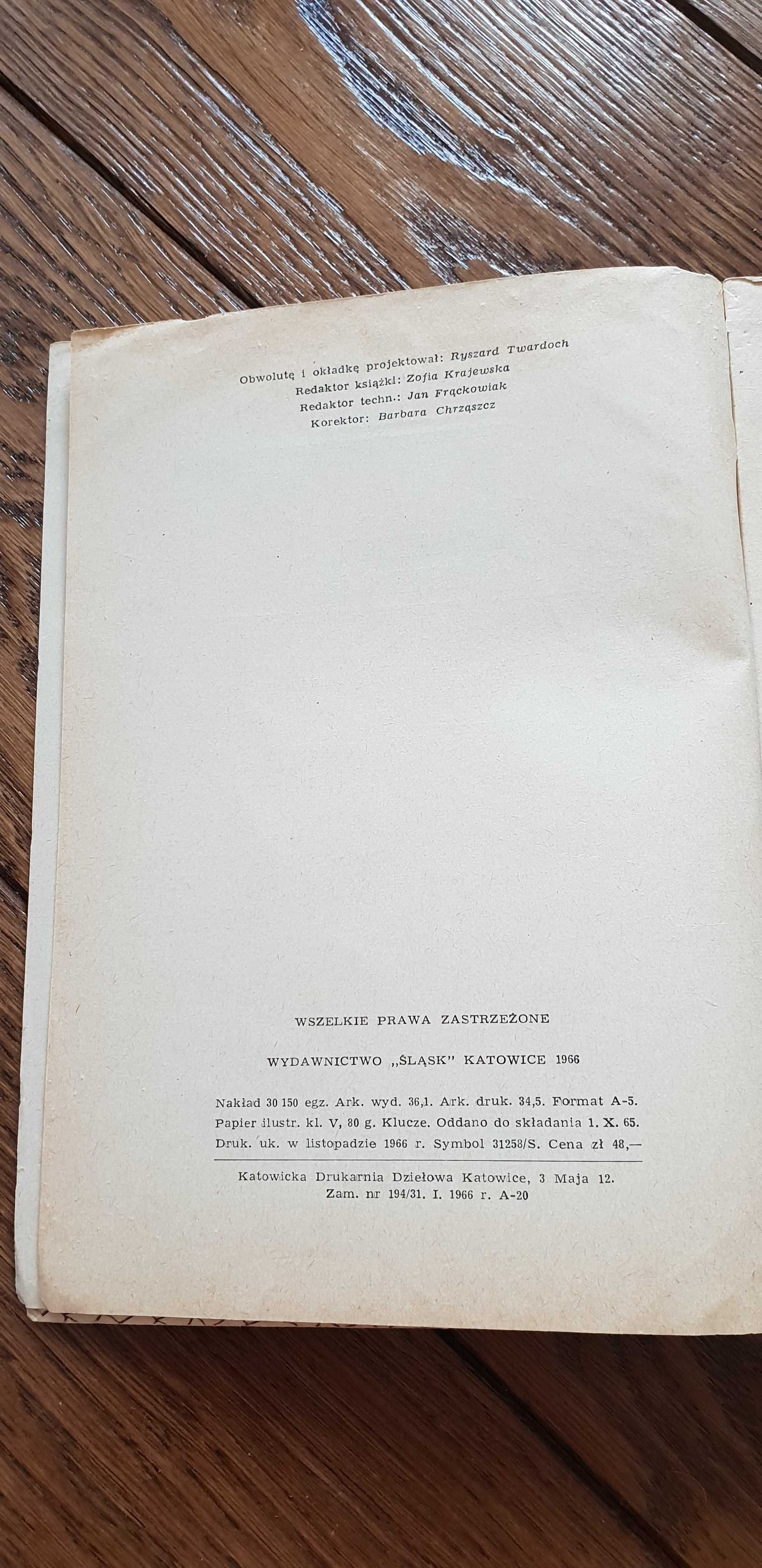Książka rok 1966 "Fanfary i werble" Irena Bednarek