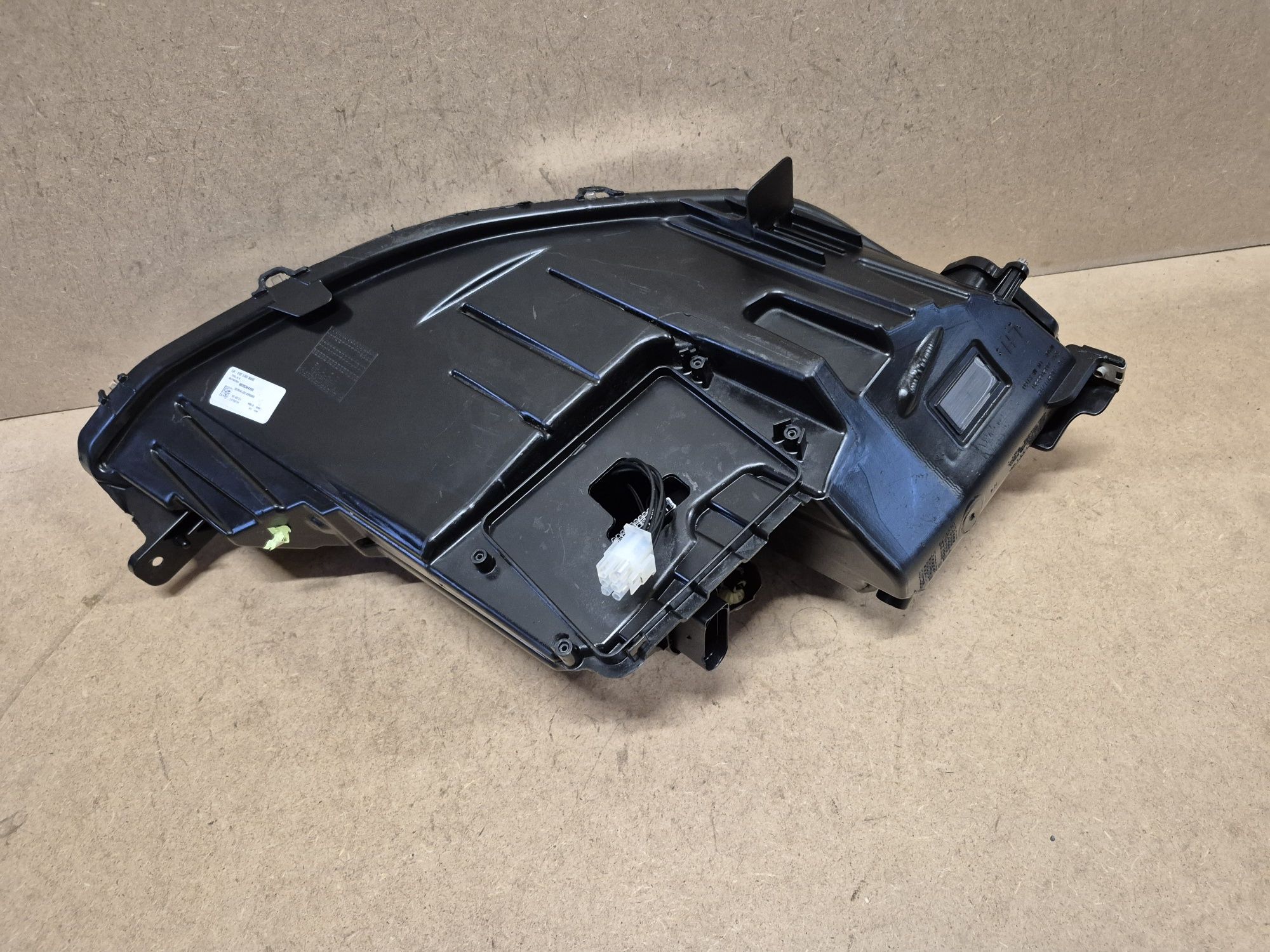 Lampa reflektor full led tesla S lift lewy europa