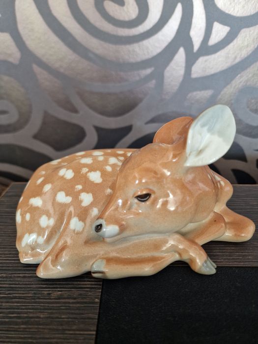 Figurka z porcelany sarna, sarenka Łomonosow