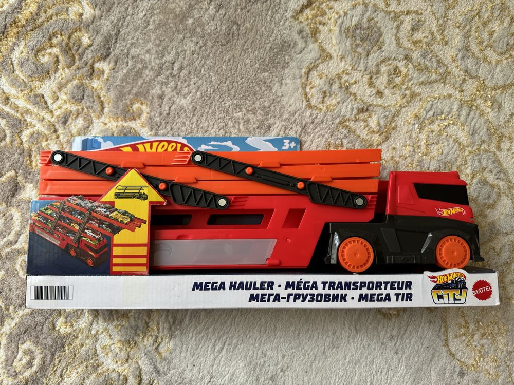 Машинка -Тягач Hot Wheels Мега транспортер