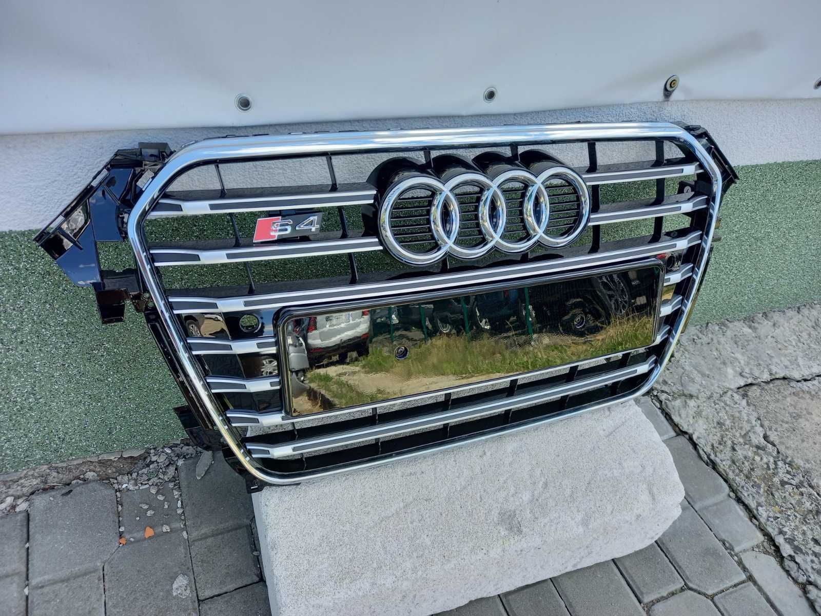 Решетка радиатора Audi A4 B8 12-15, стиль S4
