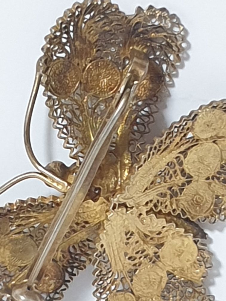 Linda, grande antiga borboleta em prata filigrana dourada