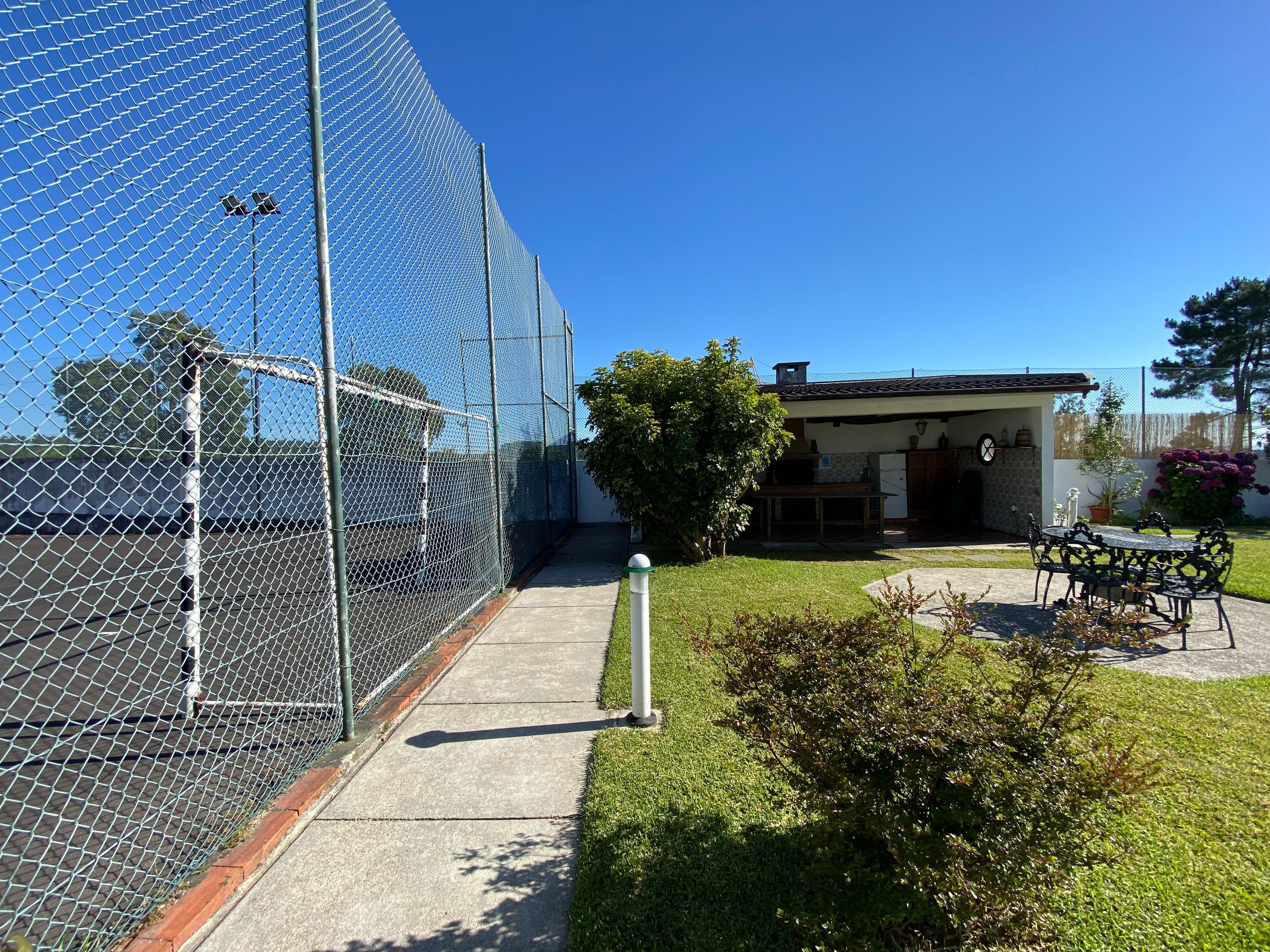 Espaço com piscina