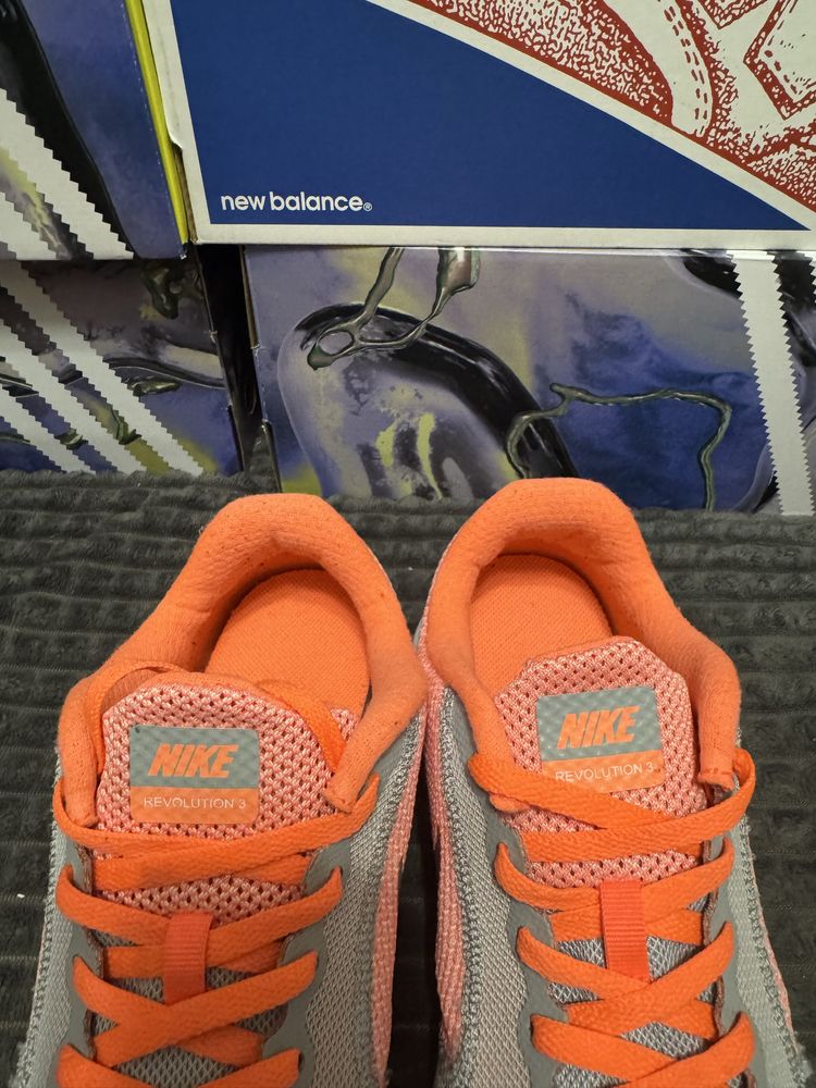 Жіночі кросівки Кроссовки Nike Revolution 3 38,5(24см) оригінал