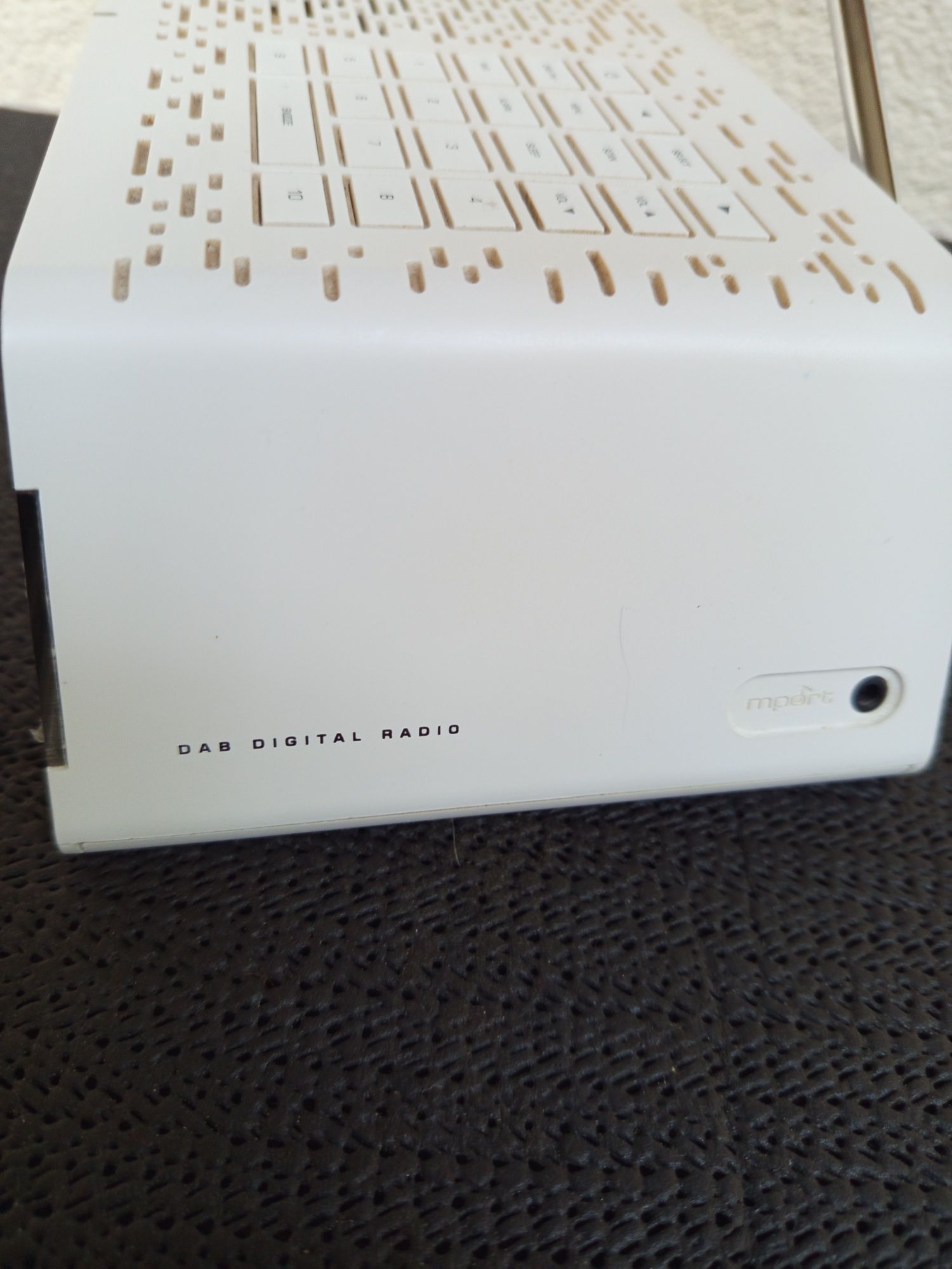 HYBRYDOWE radio firmy REVO model  BLIK - DAB+/ FM - Digital Audio