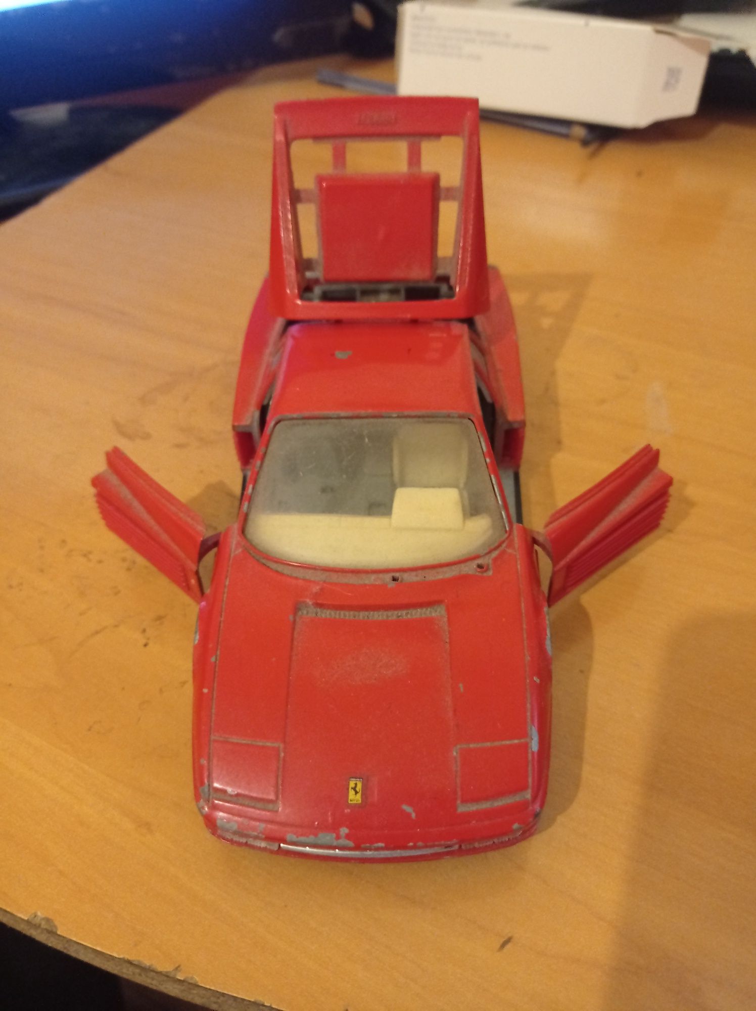 Miniatura Ferrari Testarossa 1/24