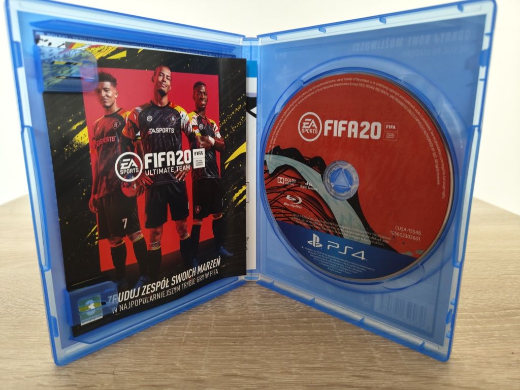 PS4 Silm 1 TB + 2 pady + 5 gier