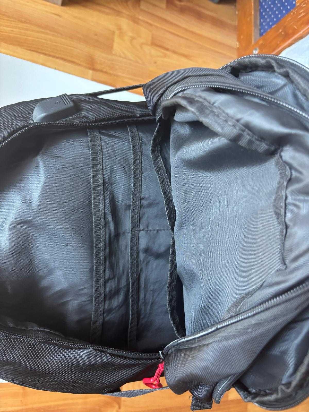 Conjunto de Mochilas em Excelente Estado
