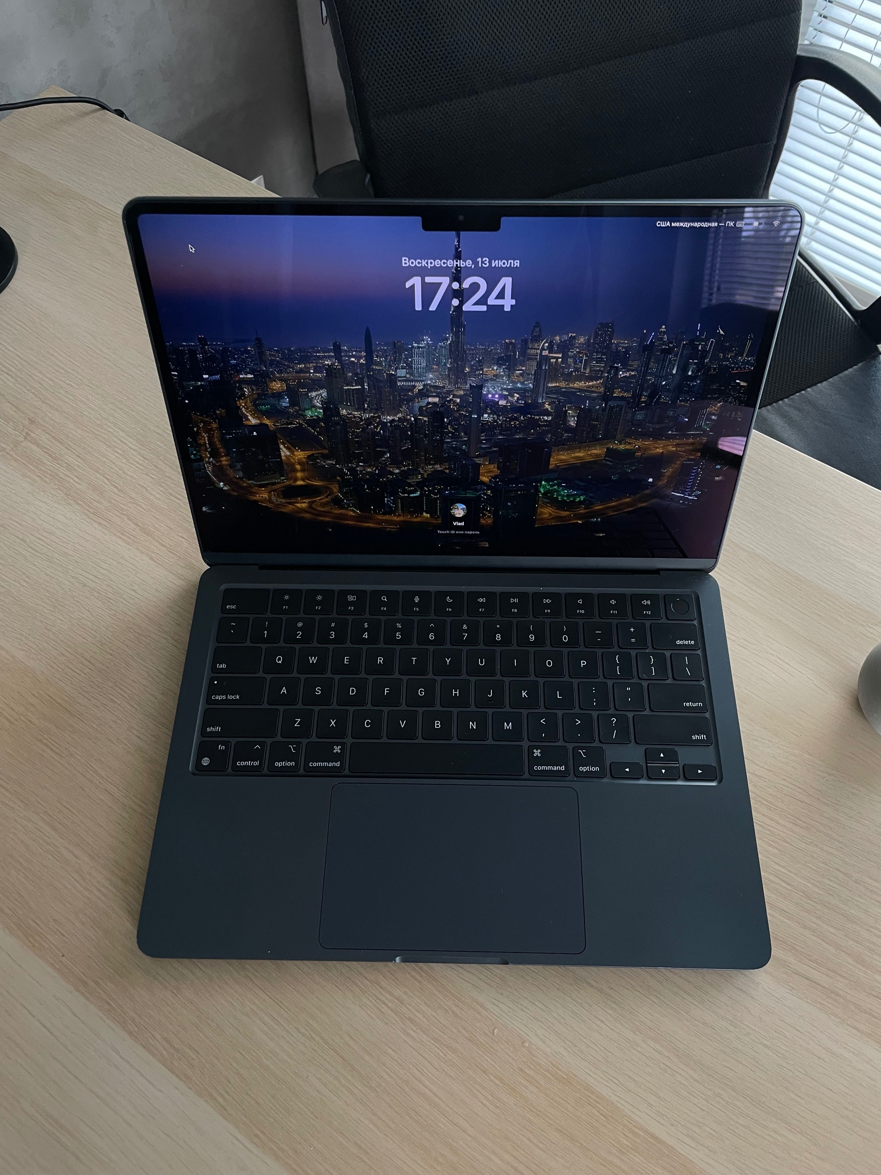 Macbook Air 13” M3 (8/256)