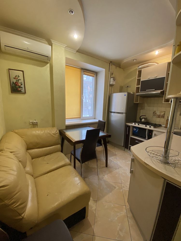 2 комнатная квартира , метро 3 минуты