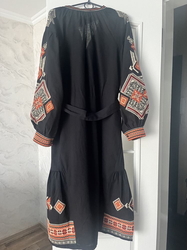 Продам вишите плаття .Вишиванка на М.