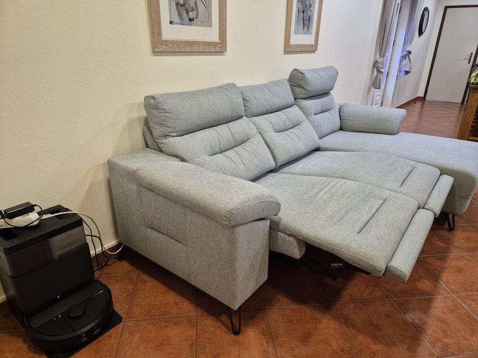 Sofá Chesslong Motorizado com arrumação - 1 ano