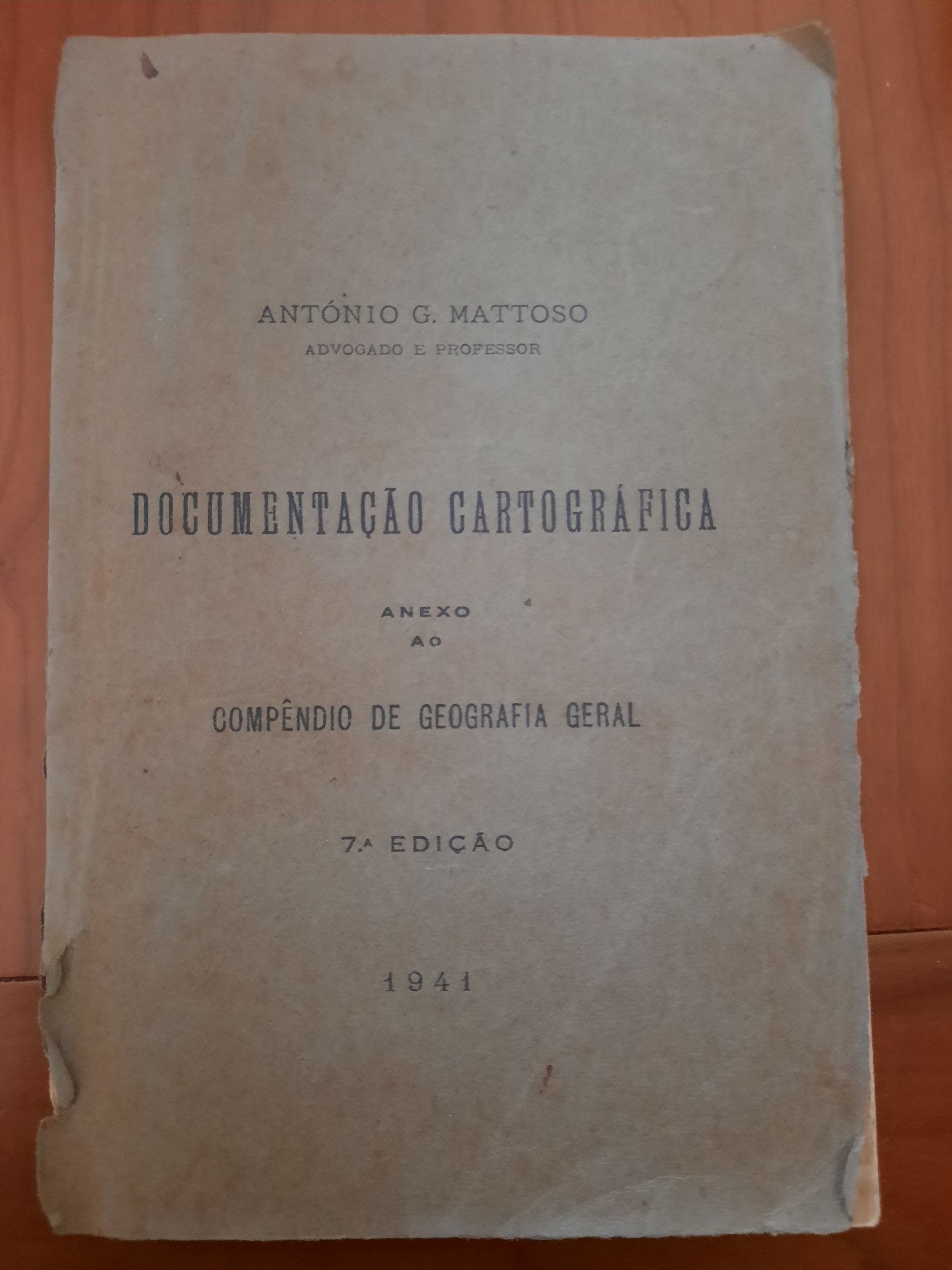 Livro Documentação cartográfica anexo ao compêndio de Geografia Geral