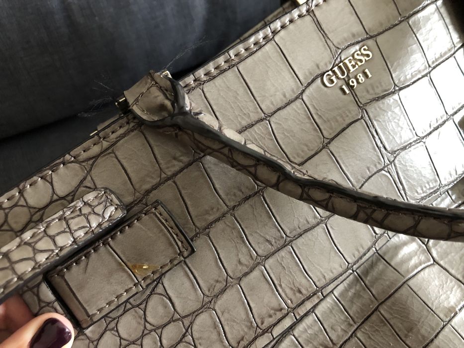 Mala Tiracolo Guess Cinzenta