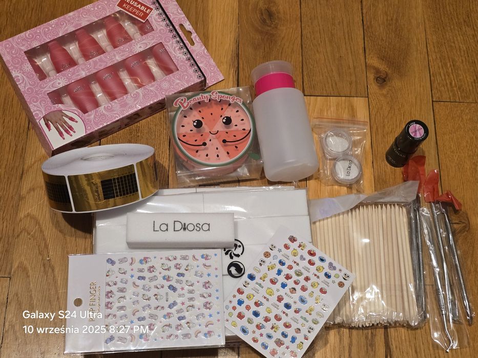 Zestaw do zdobienia  paznokci z gratisami