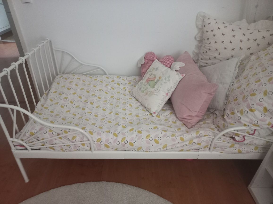 Cama de criança com colchão ikea