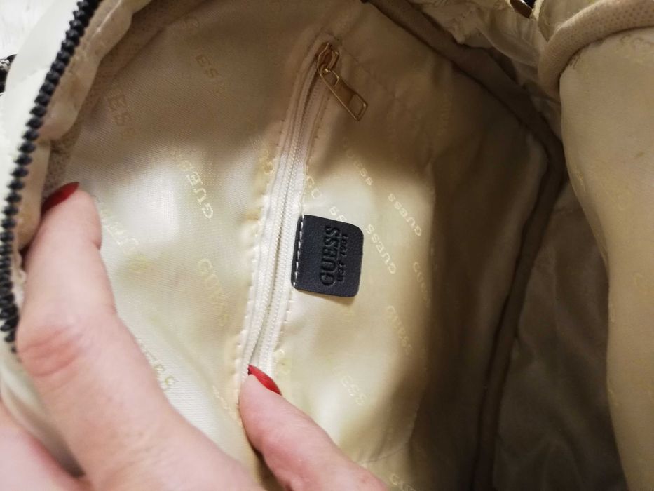 mały plecak Guess kremowy