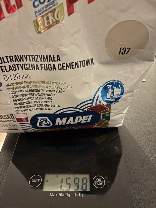 Fuga mapei resztki około 1.5kg 137 oraz 132