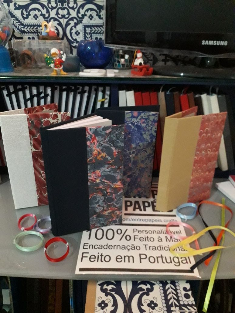 Livro de Apontamentos à antiga com papéis marmoreados/fantasia 13x21cm