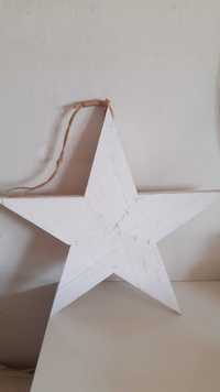 Biała drewniana gwiazda