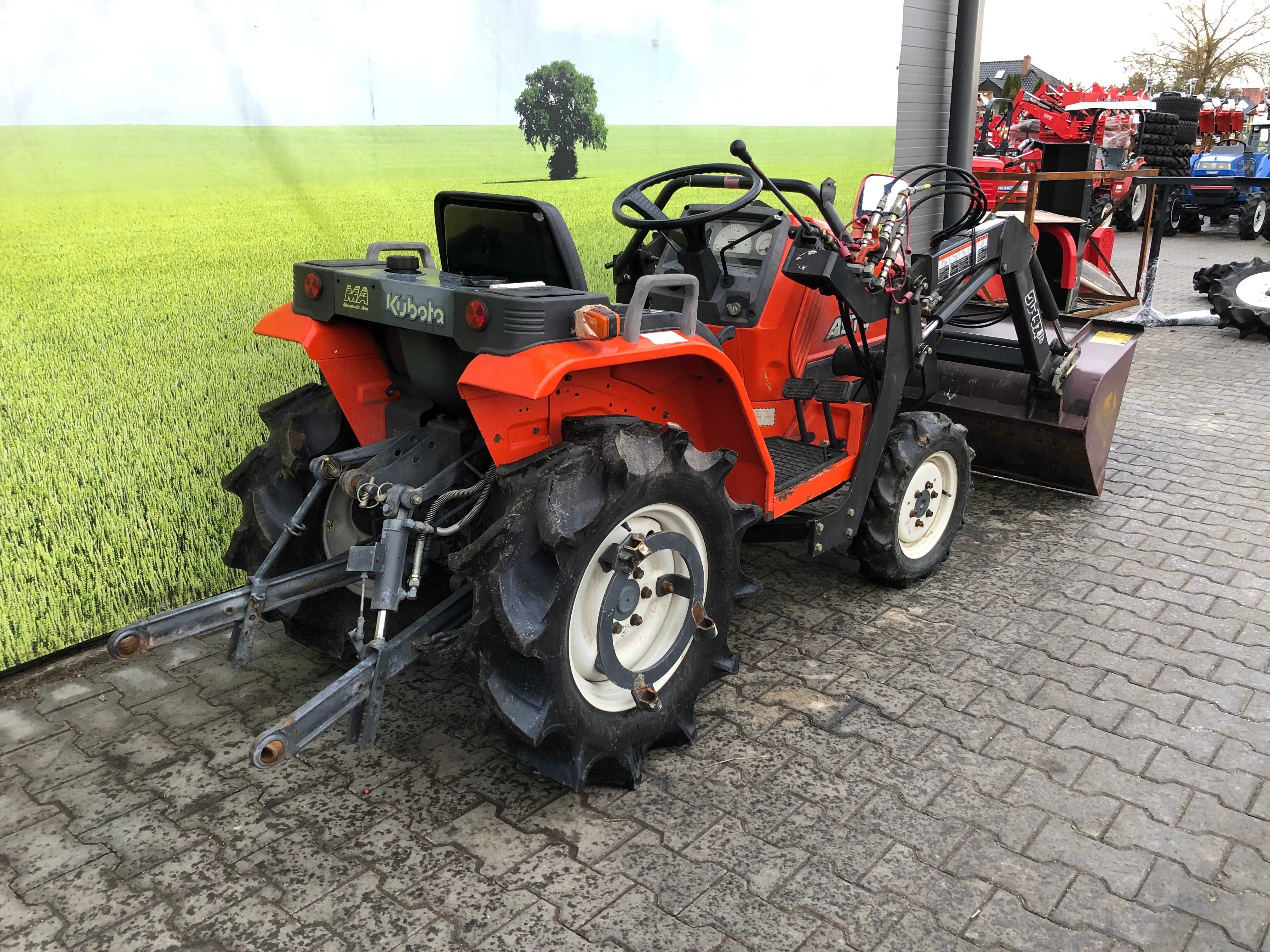 Traktorek Kubota A155 4x4 z ładowaczem czołowym