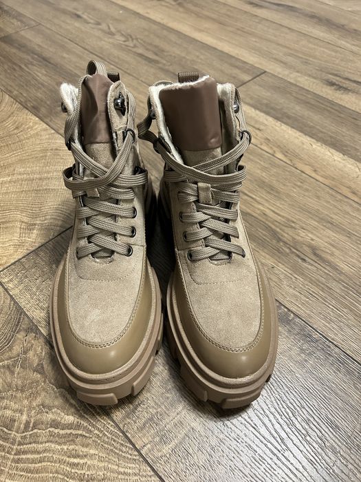 Beżowe trapery na grubej podeszwie, Nowe , rozmiar 38