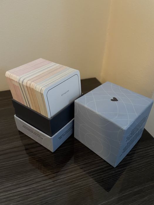 Настільна гра "між нами" голуба 150 карток 150 запитань