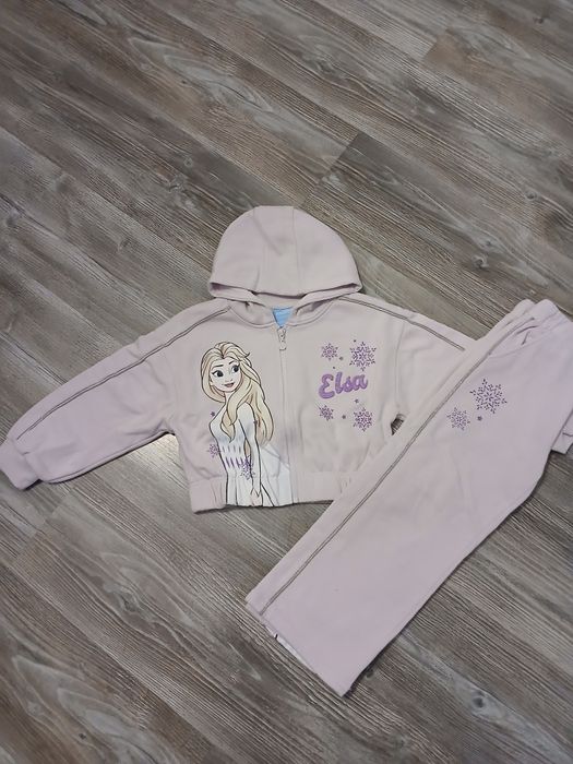 Dres dziecięcy ocieplany rozm.122.