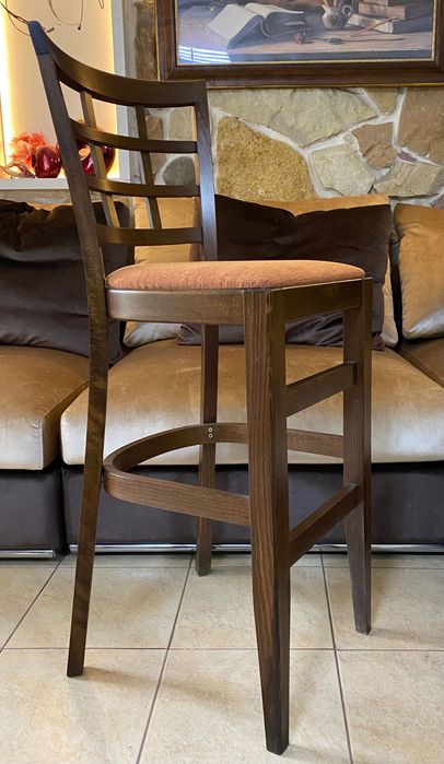 Розпродаж з вітрини магазину, барний стілець, диван, тумби приліжкові