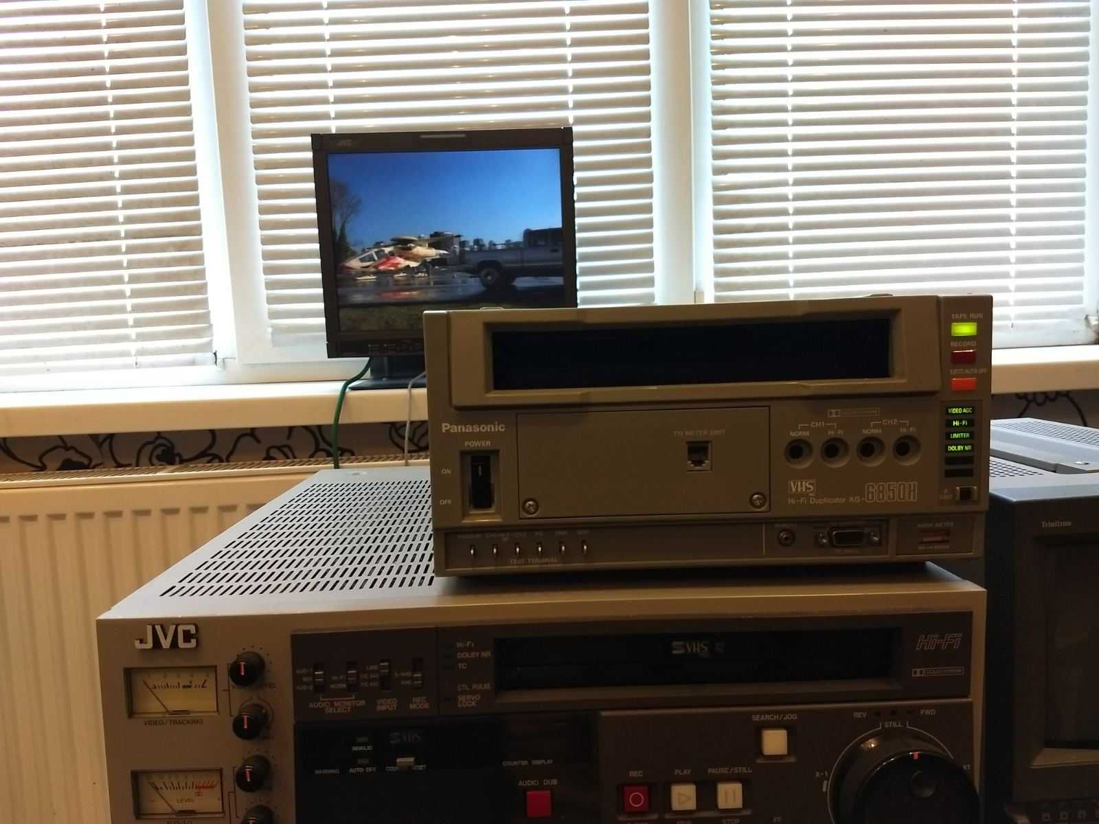 Профессиональный Hi-Fi  видеомагнитофон/тиражер VHS Panasonic AG-6850