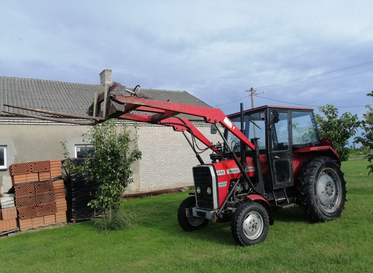 Massey Ferguson 255 z turem w oryginale łyżką widły