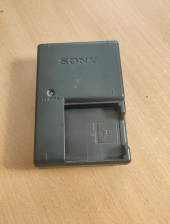 Зарядне устройство Sony BC-CSGB.