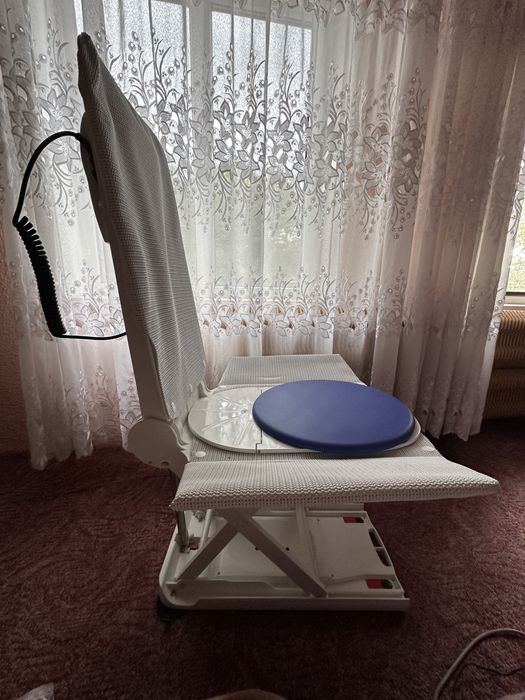 Електричний стілець для ванни та душу