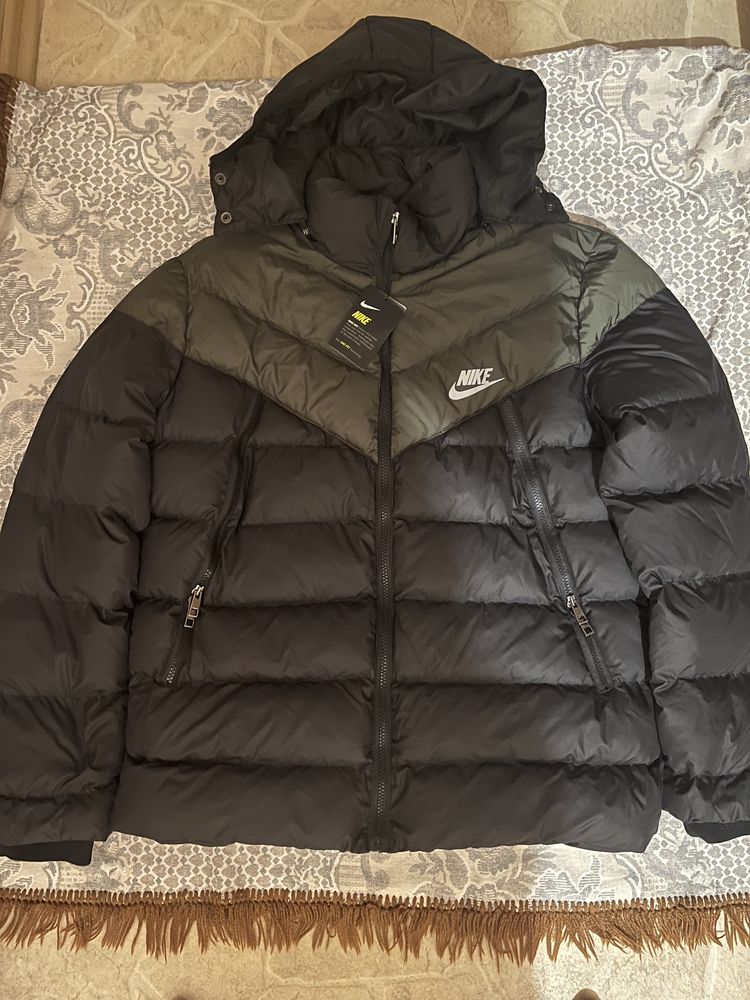 Курта Nike чорно-зелена L