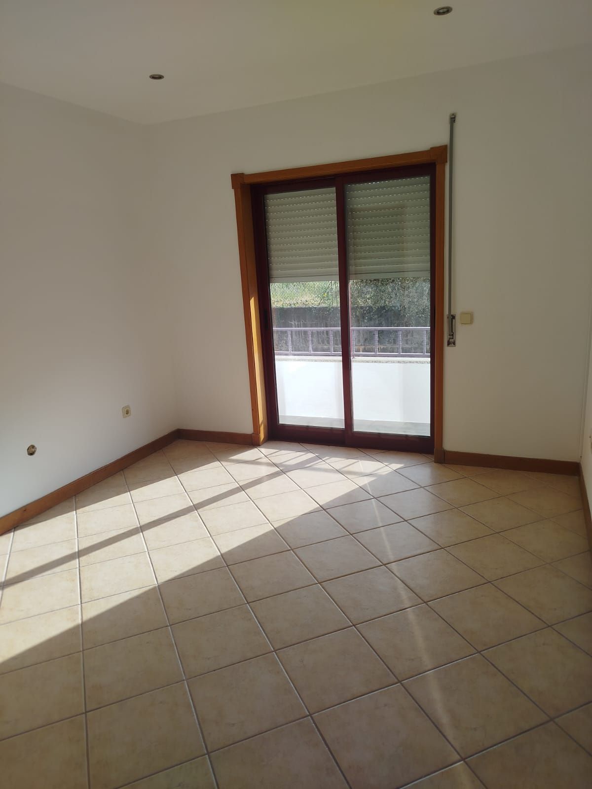 Apartamento T2 Cozinha Mobilada/2 WC/garagem fechada