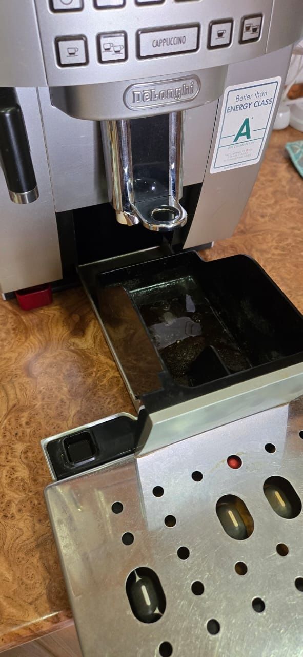 Кавомашина DeLonghi Magnifica S Cappuccino з капучинатором + очищувач