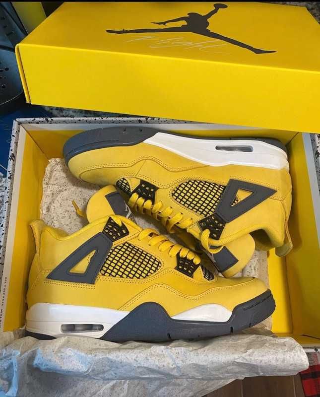 Jordan 4 RetroLightning R.39