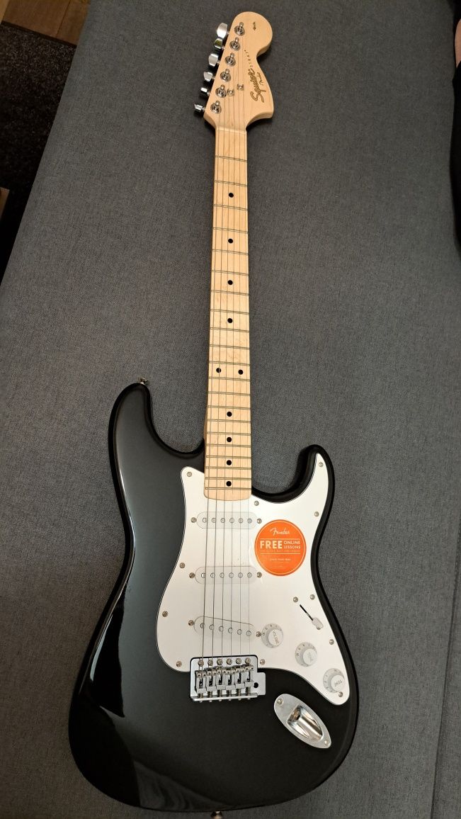 Gitara Squier Affinity z pokrowcem