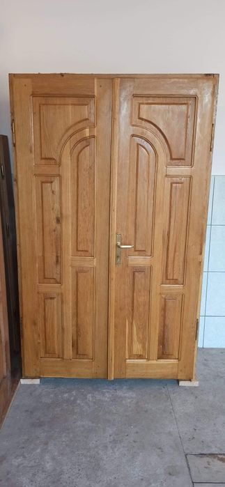 Двері з масиву дуба