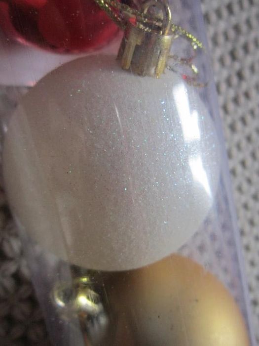 Ялинкові іграшки прикраси гирлянди ялинкові прикраси