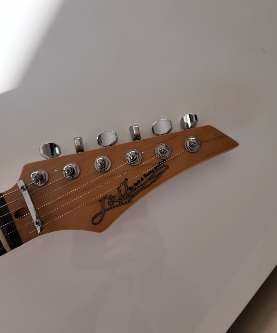 Guitarra J&D by Jack & Danny brothers