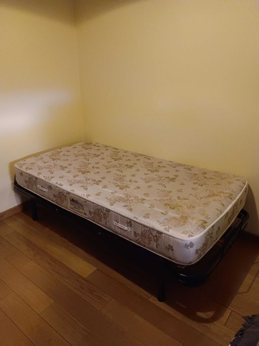 Cama elevatória solteiro.
