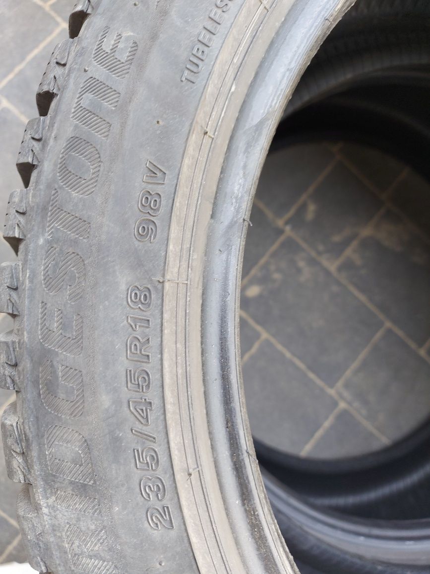 Opony zimowe BRIDGESTONE 235/45/18 , cena za 2szt.