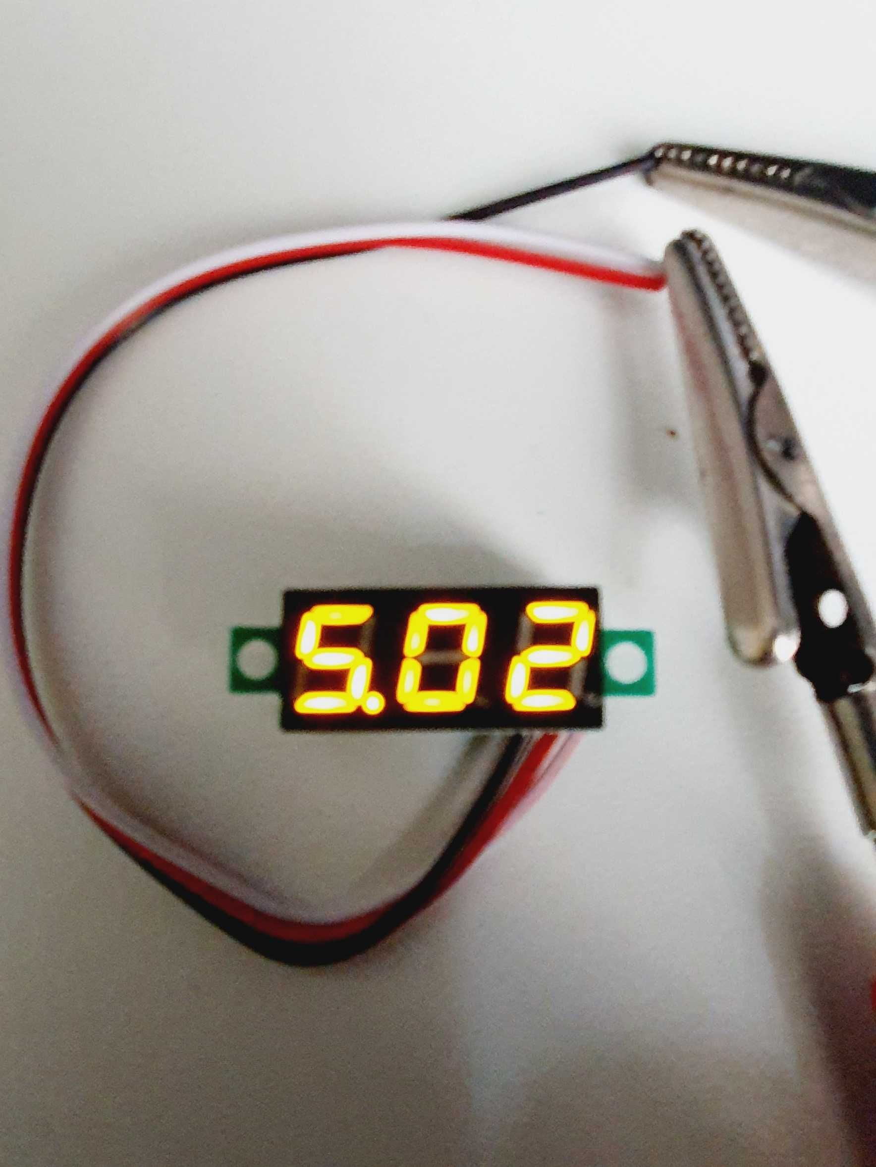 Woltomierz cyfrowy żółty LED 0.28” DC 0-100V.